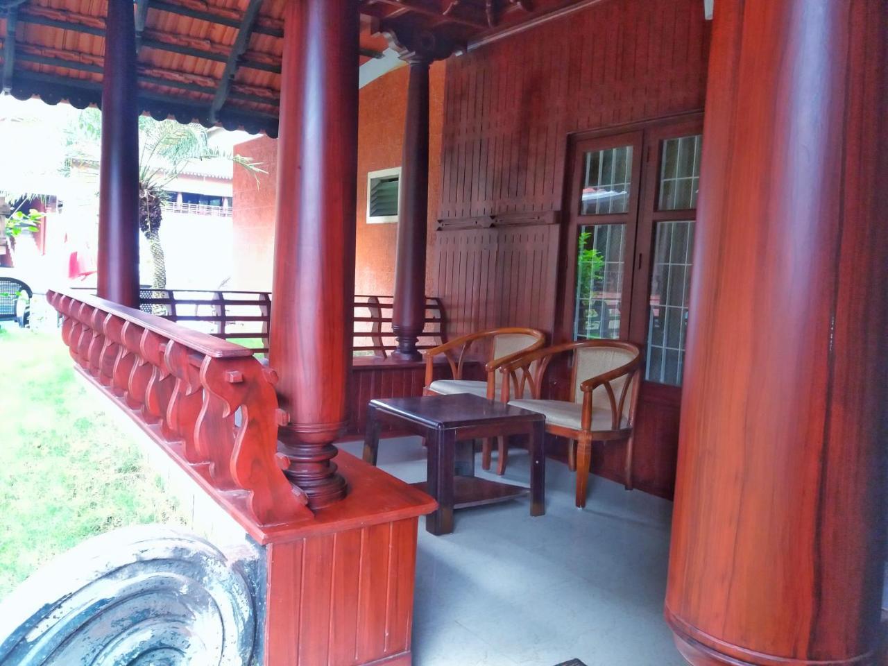 Nikhil Ayurvedic Heritage Hotel Varkala Esterno foto